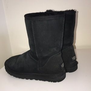Womens Black UGGs - sz 7 - Classic Short